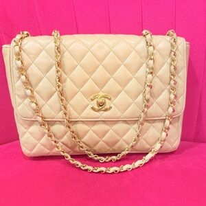 *RARE* Vintage Chanel
Flap Bag, 24krt gold plated (Coco trademark relaunch)